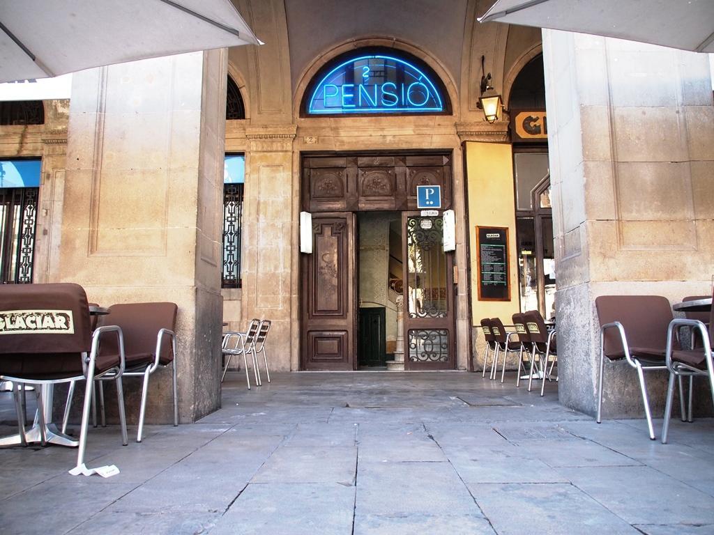 Pension Villanueva Barcelona Exterior photo